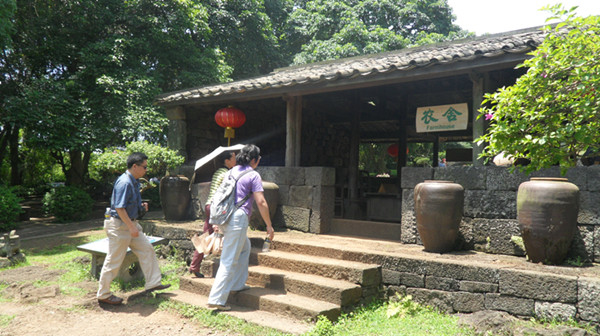 参观园区火山农舍